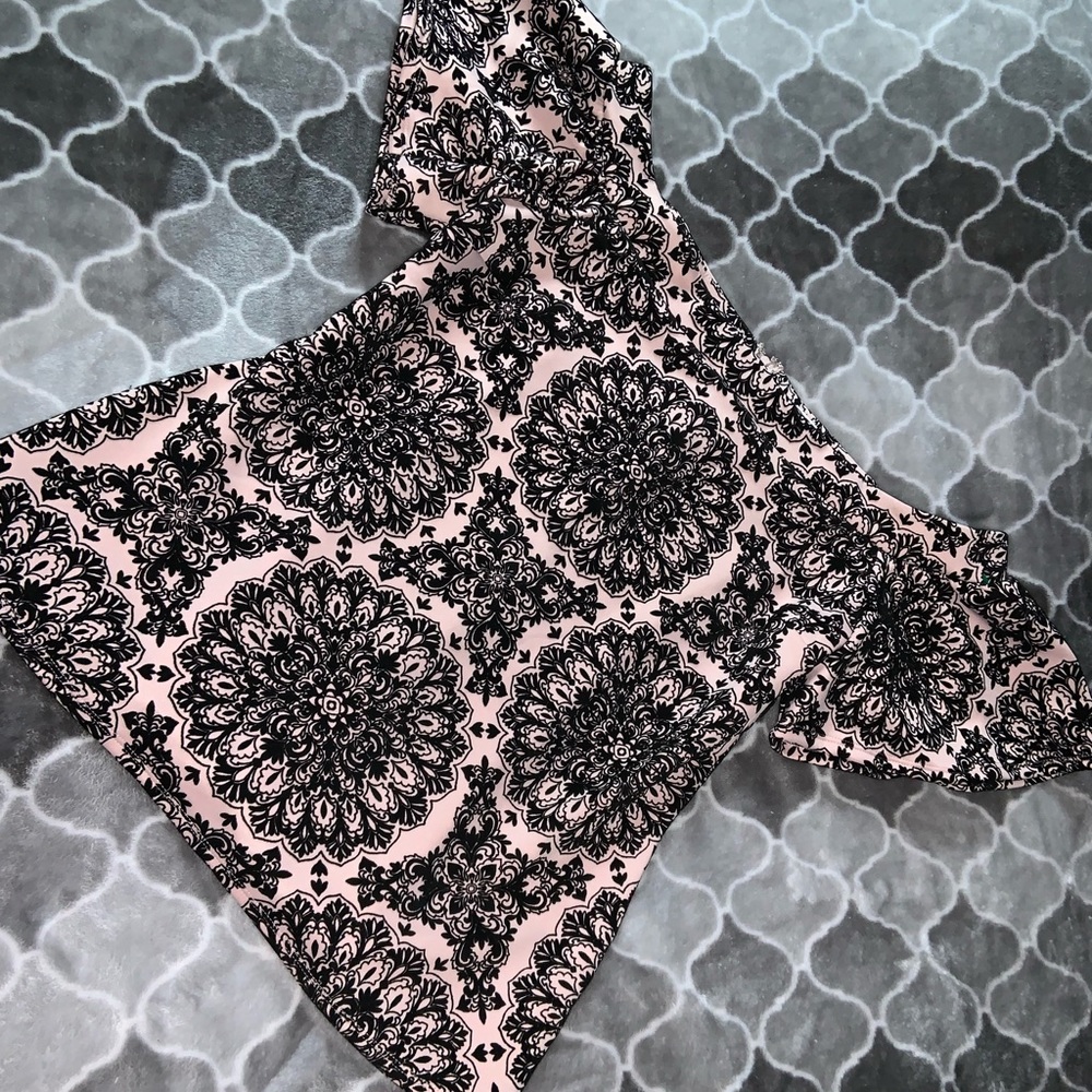 GORGEOUS OFF THE SHOULDER BLOUSE!! (SIZE XL)